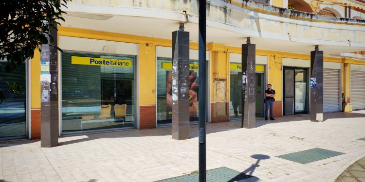 Rapina all’ufficio postale di Fuorni a Salerno: malviventi messi in fuga