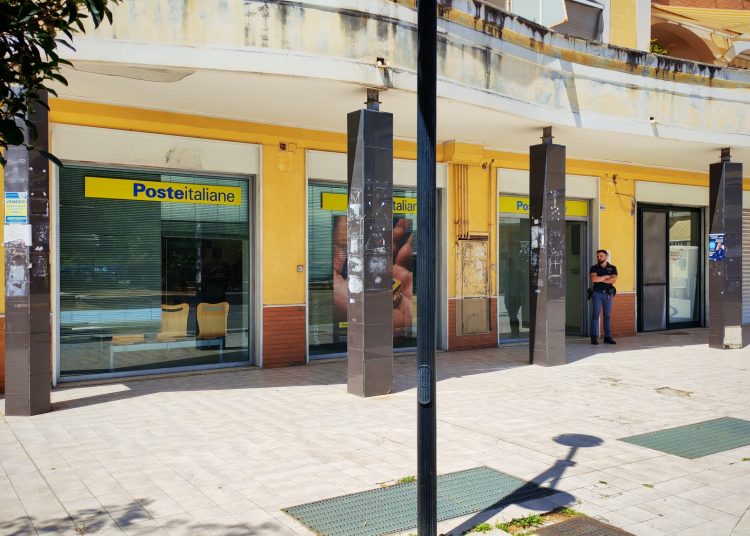 Rapina all’ufficio postale di Fuorni a Salerno: malviventi messi in fuga