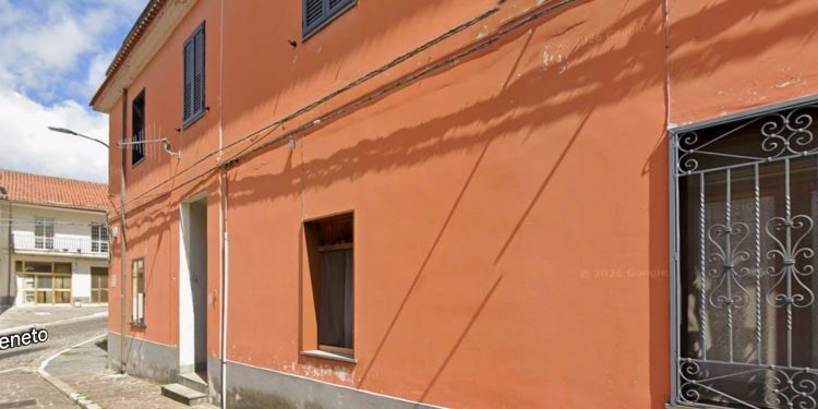 Case “popolari” non occupate a Roscigno e il piano contro lo spopolamento dell’amministrazione