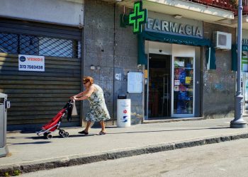 Rapina a mano armata a Salerno: ladro armato di coltello fugge con l’incasso