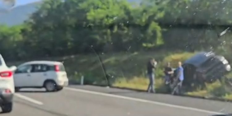 Incidente sull’A2 del Mediterraneo tra Atena Lucana e Polla: coinvolte due auto