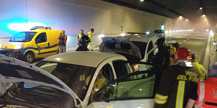 Incidente e incendio nella Galleria Scanzano: nella notte maxi esercitazione sulla S.S. 106 Jonica