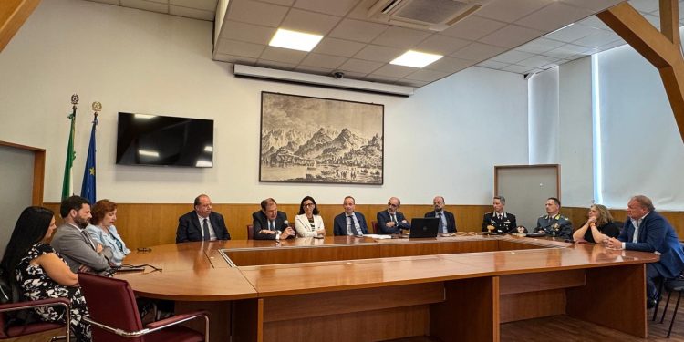 Caporalato e sfruttamento lavorativo, nasce a Salerno lo Sportello multilingue per i lavoratori stranieri