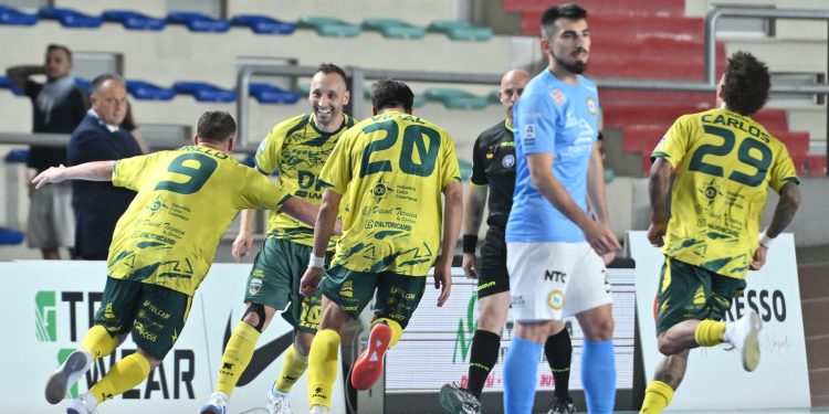 Sporting Sala Consilina, cuore e orgoglio non bastano, il Napoli vince 3-2 e rinvia tutto a gara-3