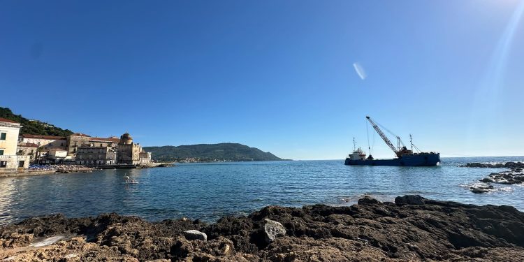 Castellabate, al via i lavori per il completamento del varco sommerso a Marina Piccola contro l’erosione costiera