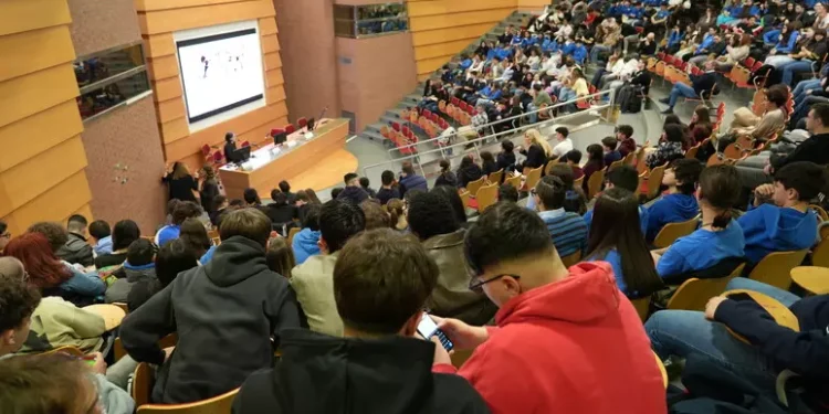 Regione Basilicata, al via il bando per assumere 8 studenti universitari meritevoli
