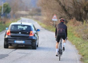 Sicurezza dei ciclisti, appello alla Provincia di Salerno: “Installare cartelli per il sorpasso a un metro e mezzo”