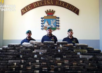 Oltre 113 kg di cocaina nascosti in un’autocisterna: maxi sequestro della Finanza in Campania