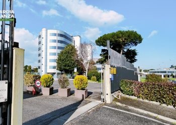 Fatture false e banca clandestina, sequestri per 21 milioni: coinvolte dieci società campane, accertamenti anche nel salernitano