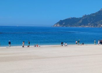 Allarme sabbia contaminata all’Universo Beach a Salerno: rischi per la salute dei bagnanti