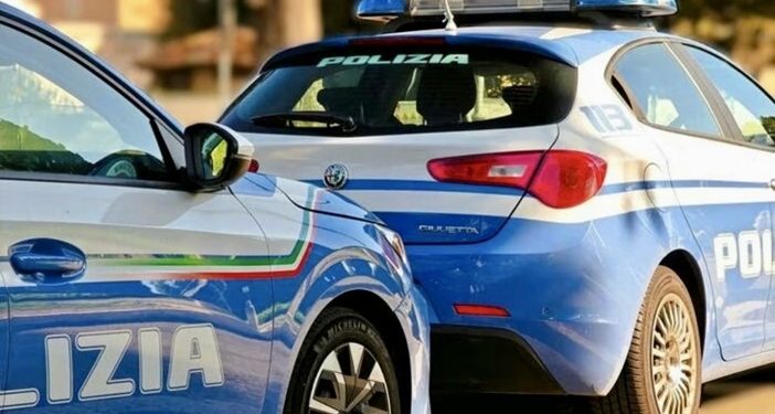 Rubano in un negozio a Salerno e aggrediscono una commessa: in tre beccati dalla Polizia