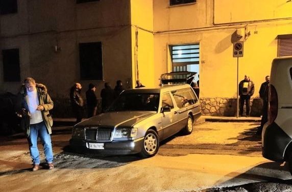 Uccise il padre a coltellate a Eboli: condannato 20 anni Vincenzo Santimone