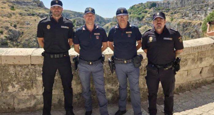 Arrivano in Questura a Matera due poliziotti spagnoli: pattugliamenti congiunti nel centro cittadino