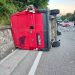 Scontro tra Atena e Brienza, furgone si cappotta