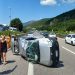 Auto si cappotta in A2 tra Polla e Atena: due feriti