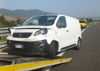 Tamponamento sull’A2 tra Casalbuono e Buonabitacolo: un ferito