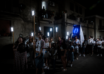 A San Giovanni a Piro la processione “digitale”. La performance che divide