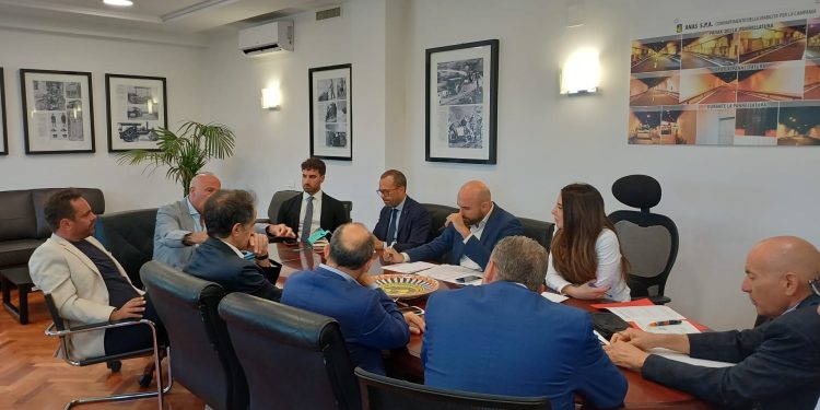 Statale 145 “Sorrentina”: incontro Ministero-Anas. Stop ai cantieri in estate e un solo senso unico alternato fino a metà settembre