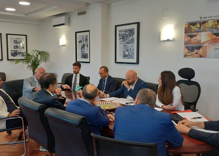 Statale 145 “Sorrentina”: incontro Ministero-Anas. Stop ai cantieri in estate e un solo senso unico alternato fino a metà settembre