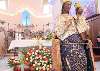 Tutte le emozioni di Santomenna con la processione della Madonna Nera