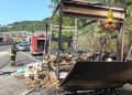 Furgone che trasporta mangimi in fiamme sull’A2, tempestivo intervento dei vigili del fuoco