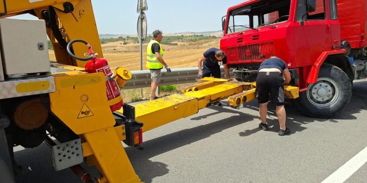 Camion perde il controllo sulla SS 658 Potenza-Melfi: traffico in tilt nei pressi di Atella
