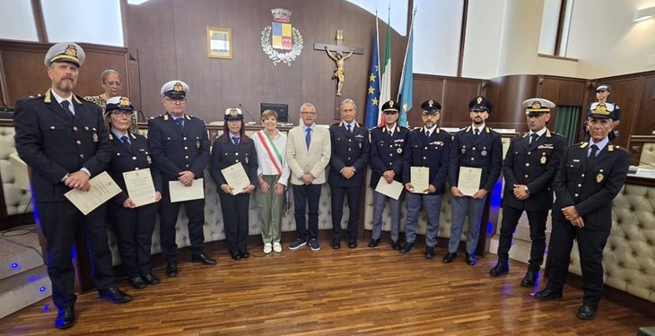 Battipaglia, encomio solenne a Polizia di Stato e Polizia Locale per l’impegno nella sicurezza della città