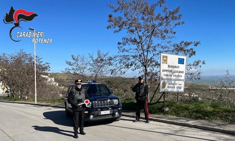 Tentano di assaltare il bancomat della BCC Appulo-Lucana ad Oppido Lucano,: ladri messi in fuga dall’arrivo dei Carabinieri