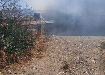 Incendio in un casolare a Eboli: tre giovani intossicati dal fumo