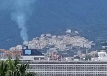 Fumi anomali nei porti di Napoli e Salerno, presentati due esposti