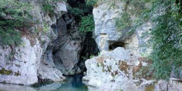 Rischio caduta massi nella  Grotta della Sorgente del Sammaro a Sacco. Disposta la chiusura