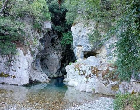 Rischio caduta massi nella Grotta della Sorgente del Sammaro a Sacco. Disposta la chiusura