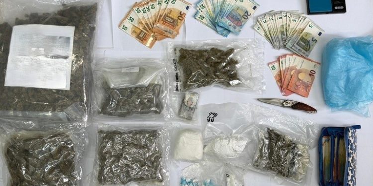 Blitz della Squadra Mobile a Salerno: arrestato 37enne con cocaina, marijuana, hashish e ketamina
