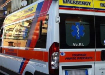 Incidente sull’A2 tra San Mango e Salerno: auto contro il guardrail, feriti due giovani