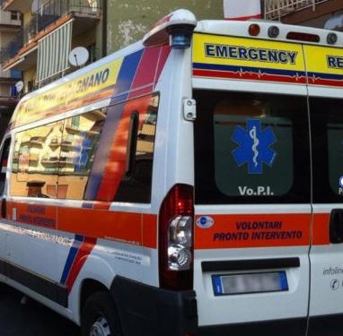 Incidente sull’A2 tra San Mango e Salerno: auto contro il guardrail, feriti due giovani