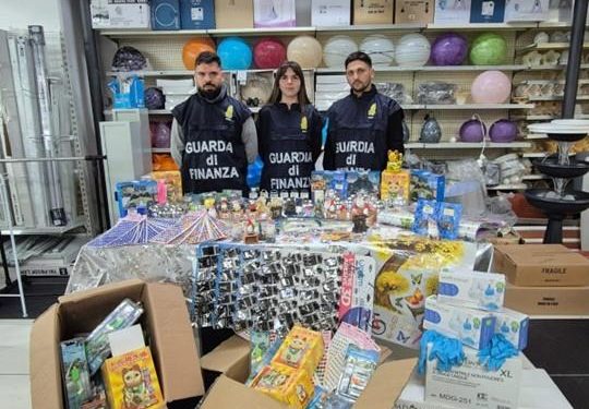 Prodotti non sicuri, sequestrati oltre 2mila articoli nel potentino: otto commercianti segnalati