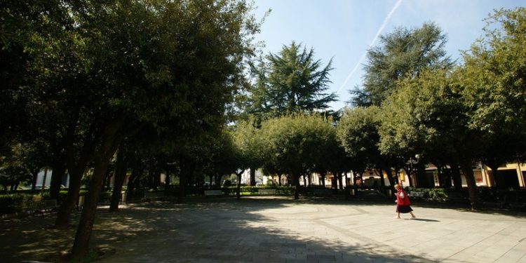 Schiamazzi notturni a Sant’Arsenio. Il Comune lancia un appello alle famiglie: “Divertirsi sì, ma nel rispetto della quiete”