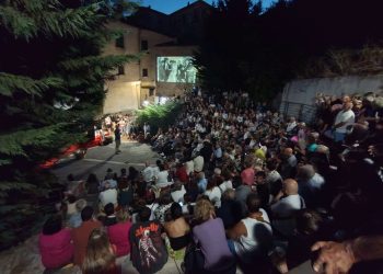 Centinaia di spettatori per “Par Brutt”, il “film archivio” realizzato a Polla