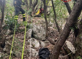 Camerota, si conclude con un tragico epilogo la ricerca della 73enne scomparsa:ritrovata senza vita in un dirupo