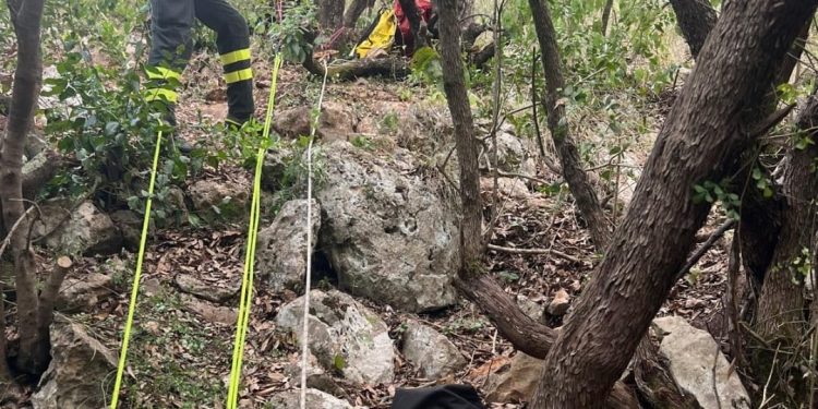Camerota, si conclude con un tragico epilogo la ricerca della 73enne scomparsa:ritrovata senza vita in un dirupo