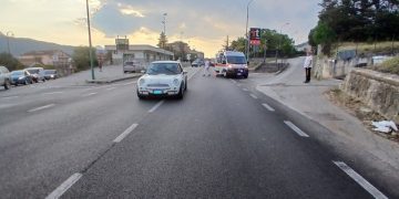 Paura a Polla: bambino in bici investito da un’auto lungo la Ss19