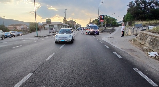 Paura a Polla: bambino in bici investito da un’auto lungo la Ss19