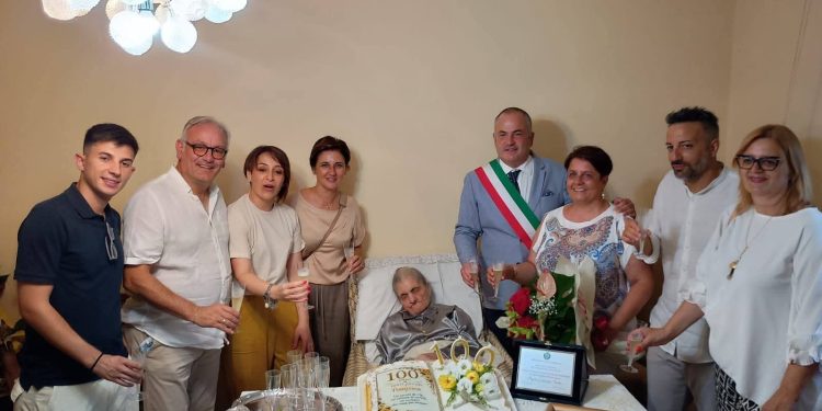 Polla festeggia nonna Francesca: 100 anni