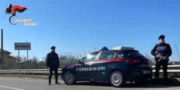 Volevano obbligare un uomo a spacciare con minacce e atti intimidatori: tre persone arrestate a Battipaglia