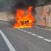 Auto in fiamme nei pressi dello svincolo di Polla