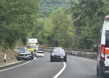 Scontro tra due auto ad Atena Lucana: due feriti