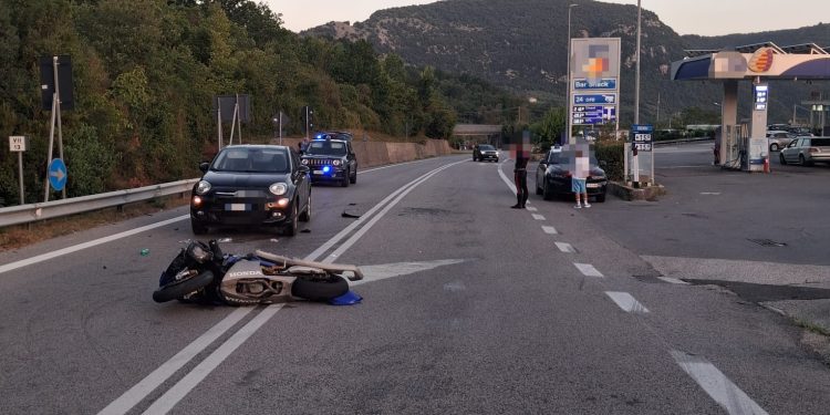 Incidente a Caselle in Pittari, ferito gravemente uh motociclista