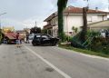 Auto finisce fuori strada tra Silla e Pantano di Teggiano: due persone in ospedale