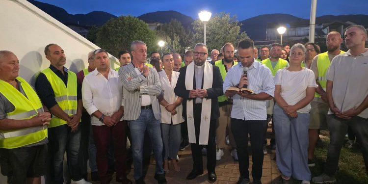 Inaugurata la Piazzetta Trinità di Sala Consilina. Don Gabriele Petroccelli: “Uno spazio inclusivo per tutti”