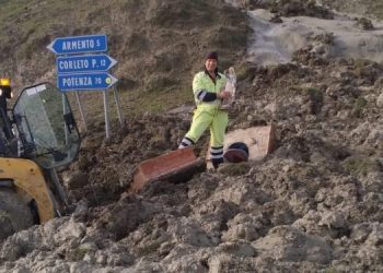 Al via la rimozione della frana ad Armento: sarà messa in sicurezza la SS92